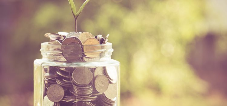 10 kreative Wege, um online Geld zu verdienen (auch als Anfänger) Plant Growing Out Of Coins With Filter Effect Retro Vintage Styl